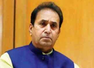 Anil Deshmukh Accuses Fadnavis of Political Vengeance with Sachin Waze news-04082024-024045