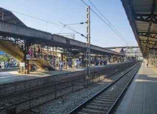Revamped Mumbai Local News: 4 Additional Stations Upgraded Through Amrit Bharat Scheme news-15082024-112837