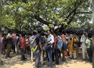 Seeking Justice: Parents and MNS Workers Demand Action Against Abusive Teacher in Thane School news-22082024-164019