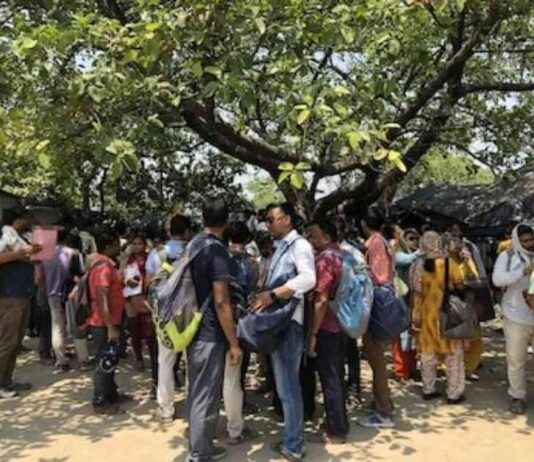 Seeking Justice: Parents and MNS Workers Demand Action Against Abusive Teacher in Thane School news-22082024-164019