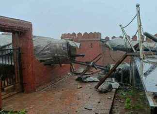 Political Rivalry Escalates at Collapsed Shivaji Statue Site in Malvan news-28082024-122258