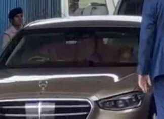 Rare Sight: Mukesh Ambani Drives Mercedes in Mumbai with Isha Ambani news-02092024-004854