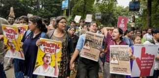 Protest Erupts Outside CBI Office During Arrested Cop’s Medical Exam news-15092024-114241