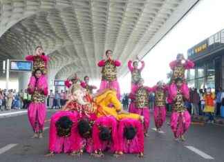 Ganesh Chaturthi 2024: Mumbai Airport Hosts Ganpati Palkhi Parade news-17092024-001757