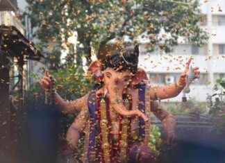 Ganesh Visarjan 2024: Devotees Bid Farewell to Beloved Deity in Mumbai news-17092024-082738