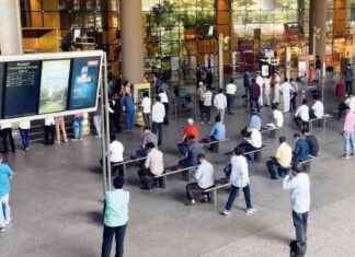 Passengers Complain About Temporary Lounge Service Disruptions at Adani Airports news-22092024-174204