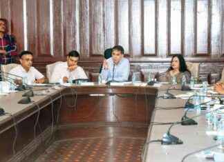 Bandra Residents in Mumbai Praise Democracy: A Positive Outlook news-23092024-055035