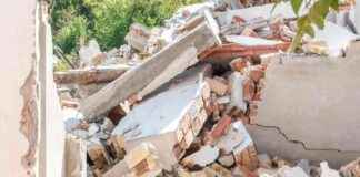 Wall Collapses at BMC’s Waste Classification Center in Borivali, Mumbai: Video Footage Available news-29092024-103248