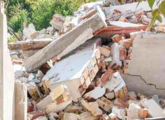 Wall Collapses at BMC’s Waste Classification Center in Borivali, Mumbai: Video Footage Available news-29092024-103248