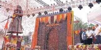 Rahul Gandhi Criticizes Shivaji Tribute Over Constitution Destruction news-06102024-035334