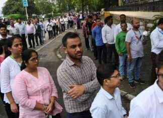 Mumbai Pays Tribute to Ratan Tata: Thousands Gather to Honor Icon news-10102024-170217