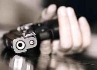 Builder and Son Injured in Misfiring Incident in Maharashtra news-10102024-170248