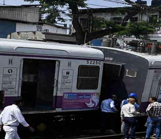 Mumbai Local Train Services Restored After Derailment of Two Coaches news-13102024-200913
