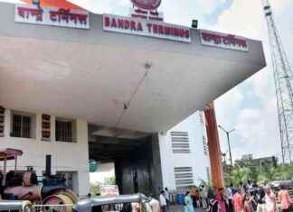 Stampede at Bandra Terminus in Mumbai Leaves 9 Injured, 2 Critical news-27102024-121751