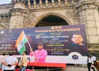 Honoring 26/11 Heroes: Maharashtra Police Boys Sanghatana Organizes Mashal Rally at Gateway of India news-26112024-043923