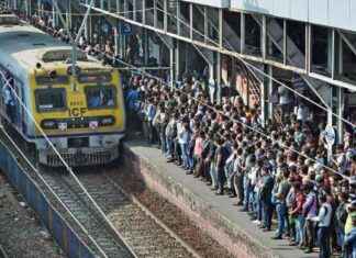 21-Year-Old Hit by Train at Mulund Station in Mumbai due to Phone Distraction news-01122024-053122