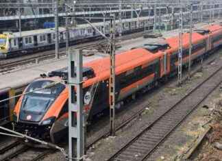 High-Speed Trials of Sleeper Vande Bharat at 130 kmph on Mumbai-Ahmedabad Route high-speed-trials-of-sleeper-vande-bharat-at-130-kmph-on-mumbai-ahmedabad-route