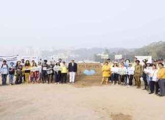India Coast Guard Conducts Beach Cleanup Drive at Girgaon Chowpatty in Mumbai ndia-coast-guard-conducts-beach-cleanup-drive-at-girgaon-chowpatty-in-mumbai
