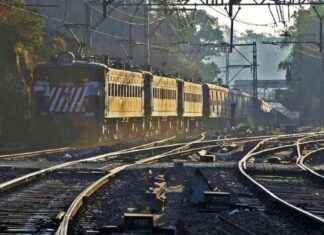 Services Disrupted on Konkan Railway Route Due to Mumbai Overhead Wire Issue services-disrupted-on-konkan-railway-route-due-to-mumbai-overhead-wire-ssue