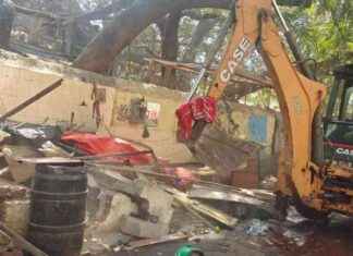 BMC Demolishes Encroachments on JR Boricha Road for Traffic Ease bmc-demolishes-encroachments-on-jr-boricha-road-for-traffic-ease