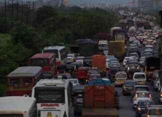 Closure of Mumbai lane at Uran Phata bridge till March. closure-of-mumbai-lane-at-uran-phata-bridge-till-march