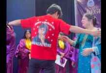 college-student-removes-gown-strikes-srk-pose-after-graduation