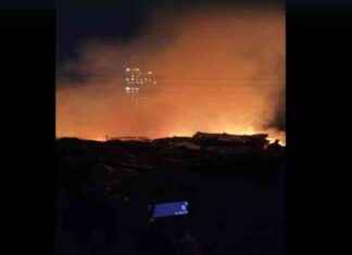 Massive Fire Destroys 25 Huts in Vasai Near Mumbai massive-fire-destroys-25-huts-in-vasai-near-mumbai