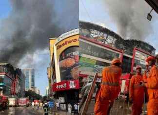 Fire Breaks Out at Electronics Showroom in Mumbai; Massive Response from 12 Fire Engines fire-breaks-out-at-electronics-showroom-in-mumbai-massive-response-from-12-fire-engines