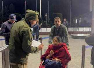 Jammu and Kashmir special flights attract 1,582 Maharashtra tourists jammu-and-kashmir-special-flights-attract-1582-maharashtra-tourists