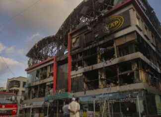 Link Square Mall Shopkeepers Rebuilding 2 Weeks After Fire link-square-mall-shopkeepers-rebuilding-2-weeks-after-fire