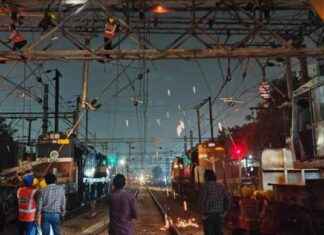 Mumbai Railway Updates: Central Railway Dismantles British-Era DC Underslung Portal at Vidyavihar Station mumbai-railway-updates-central-railway-dismantles-british-era-dc-underslung-portal-at-vidyavihar-station