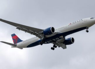 Tracking Delta Flight DL275 Diverted to LAX: Uncover Real-Time Updates Delta Flight DL275 diverted, DL275 LAX diversion, Delta emergency landing LAX, DL275 flight update, Delta diverted flight news, DL275 incident report, LAX airport flight diversion